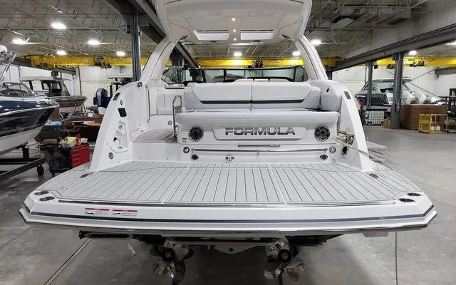 Slide: The Image of Formula 360 Crossover Bowrider 2026 - 5