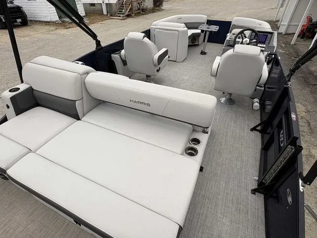 Slide: The Image of Harris Cruiser 230 SLDH 2022 - 16