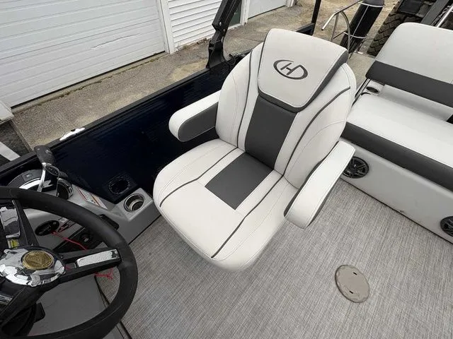 Slide: The Image of Harris Cruiser 230 SLDH 2022 - 9