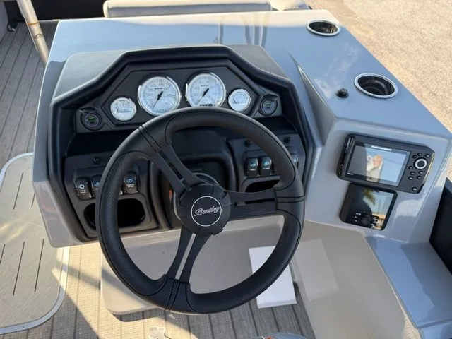 Slide: The Image of Bentley Pontoons Legacy Swing Back 223 2026 - 13