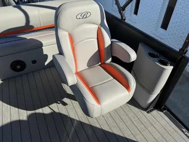 Slide: The Image of Bentley Pontoons Legacy Swing Back 223 2026 - 14