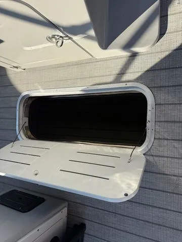 Slide: The Image of Bentley Pontoons Legacy Swing Back 223 2026 - 15