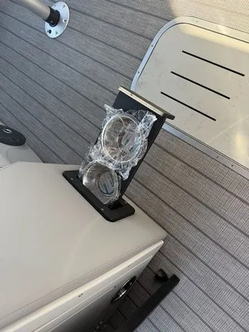 Slide: The Image of Bentley Pontoons Legacy Swing Back 223 2026 - 16