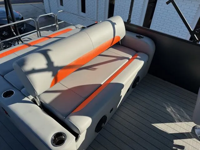 Slide: The Image of Bentley Pontoons Legacy Swing Back 223 2026 - 18