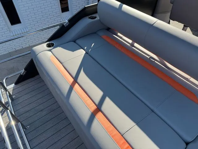 Slide: The Image of Bentley Pontoons Legacy Swing Back 223 2026 - 19