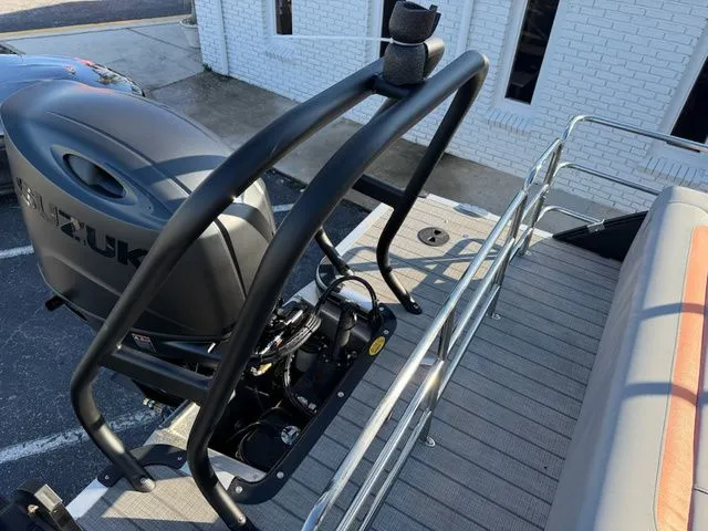 Slide: The Image of Bentley Pontoons Legacy Swing Back 223 2026 - 20