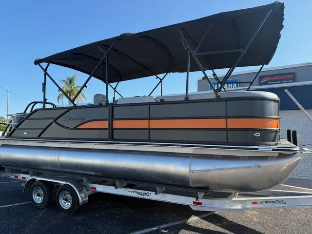 Slide: The Image of Bentley Pontoons Legacy Swing Back 223 2026 - 3