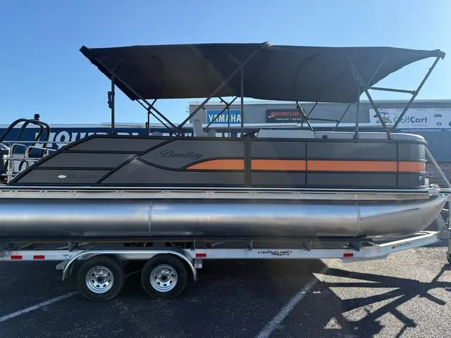 Slide: The Image of Bentley Pontoons Legacy Swing Back 223 2026 - 4