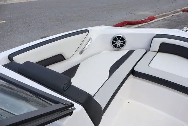 Slide: The Image of Yamaha 195S 2020 - 13