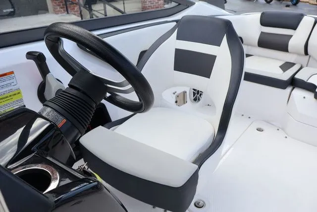 Slide: The Image of Yamaha 195S 2020 - 16