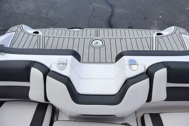 Slide: The Image of Yamaha 195S 2020 - 18