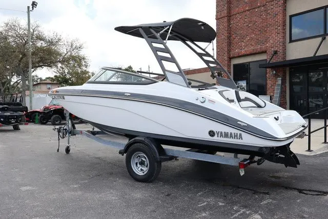 Slide: The Image of Yamaha 195S 2020 - 4