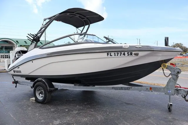 Slide: The Image of Yamaha 195S 2020 - 8