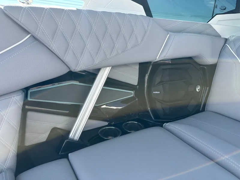 Slide: The Image of Tigé 22RZX 2026 - 20