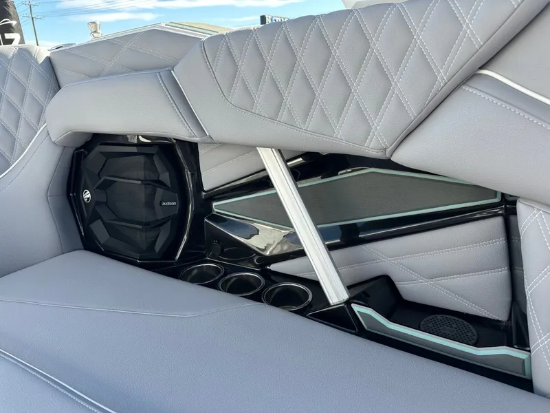 Slide: The Image of Tigé 22RZX 2026 - 34