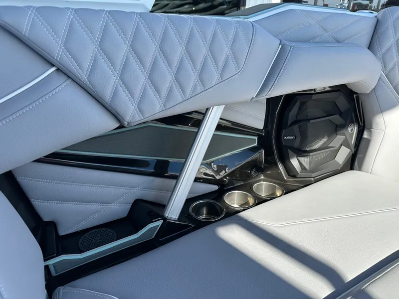 Slide: The Image of Tigé 22RZX 2026 - 36