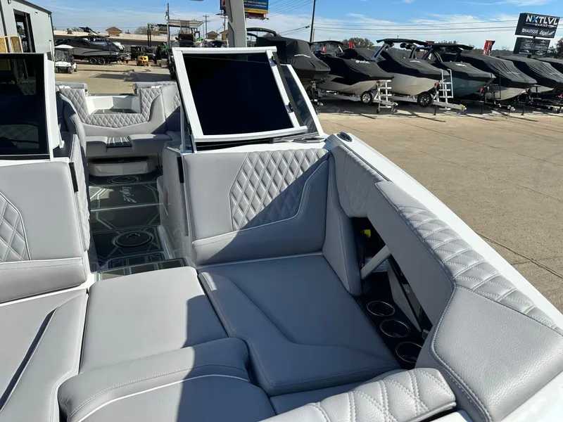 Slide: The Image of Tigé 22RZX 2026 - 42