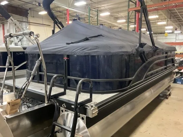 Slide: The Image of Bennington S-One Quad Bench 22 SSR Tritoon 2026 - 21