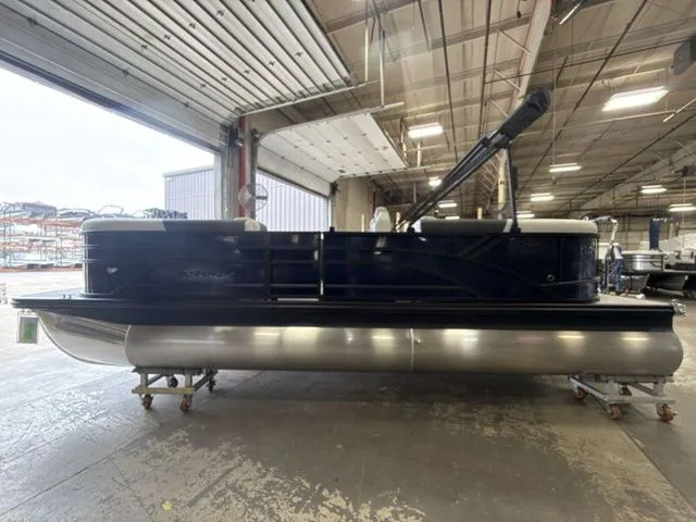 Slide: The Image of Bennington S-One Quad Bench 22 SSR Tritoon 2026 - 5