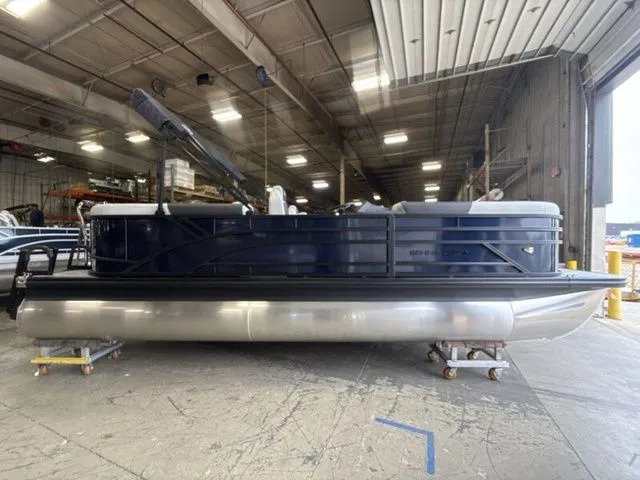 Slide: The Image of Bennington S-One Quad Bench 22 SSR Tritoon 2026 - 9