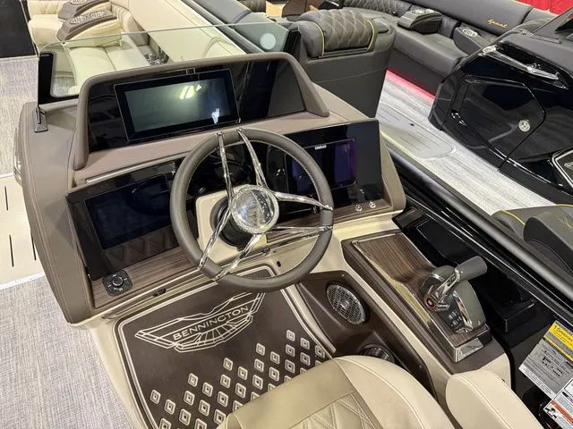 Slide: The Image of Bennington RX Sport Swingback 25 RXSBA 2026 - 16