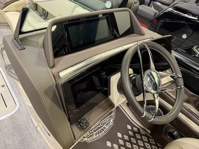 Slide: The Image of Bennington RX Sport Swingback 25 RXSBA 2026 - 17