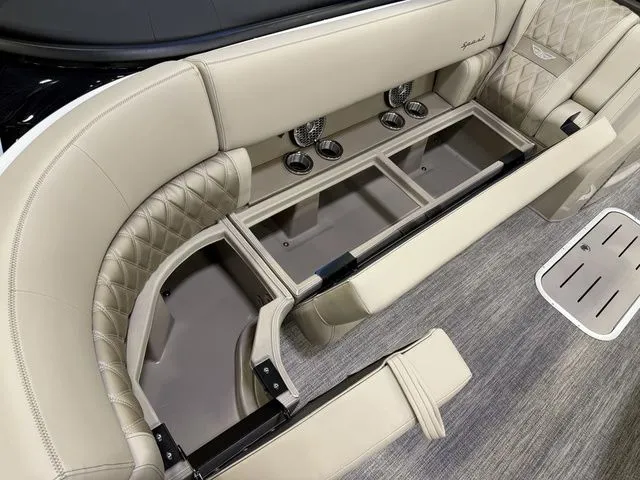 Slide: The Image of Bennington RX Sport Swingback 25 RXSBA 2026 - 5