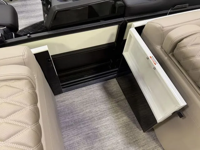 Slide: The Image of Bennington RX Sport Swingback 25 RXSBA 2026 - 13