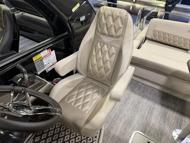 Slide: The Image of Bennington RX Sport Swingback 25 RXSBA 2026 - 15