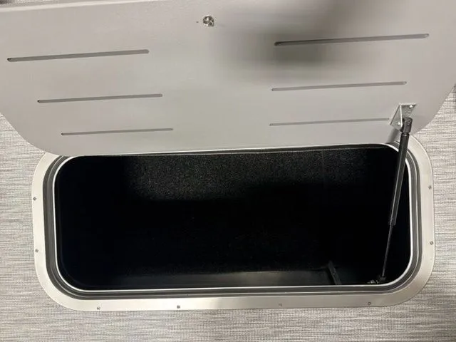 Slide: The Image of Bennington S-One Quad Bench 22 SSR Tritoon 2026 - 16