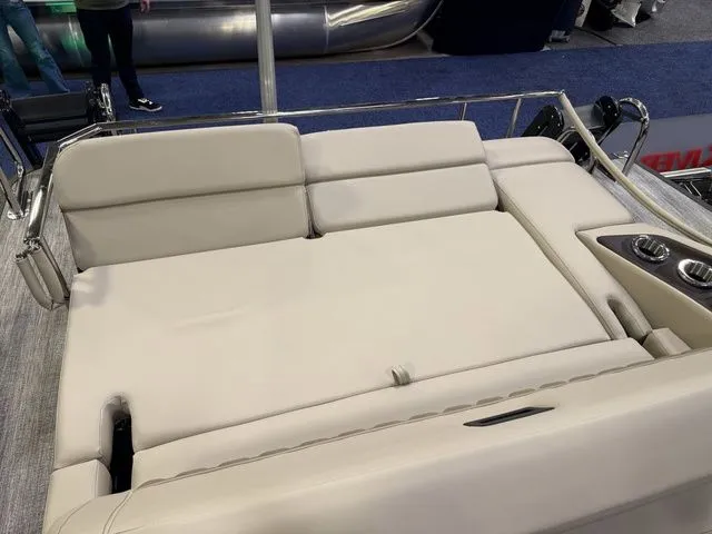 Slide: The Image of Bennington RX Sport Swingback 25 RXSBA 2026 - 25