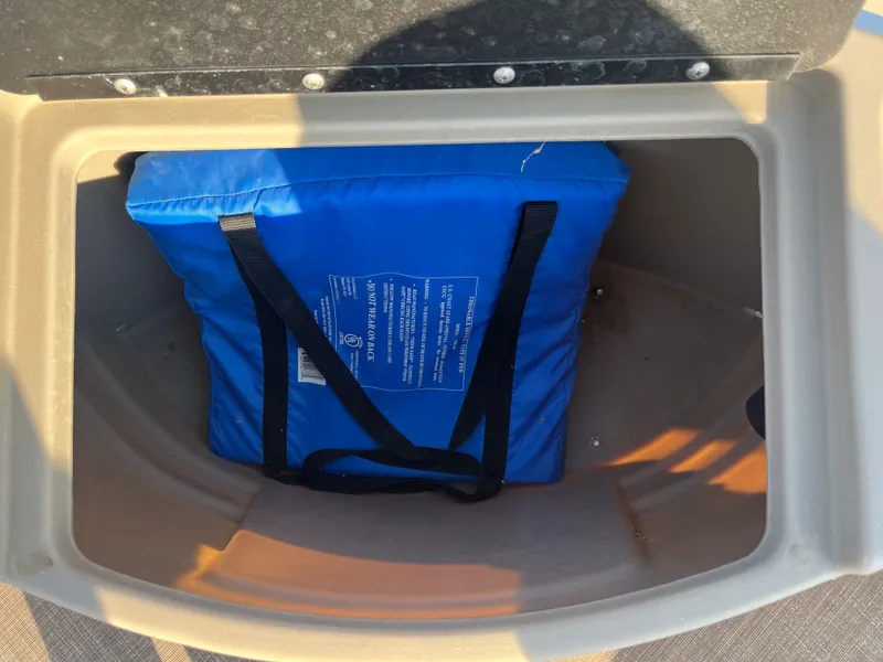 Slide: The Image of Sun Tracker Bass Buggy 18 DLX 2020 - 31