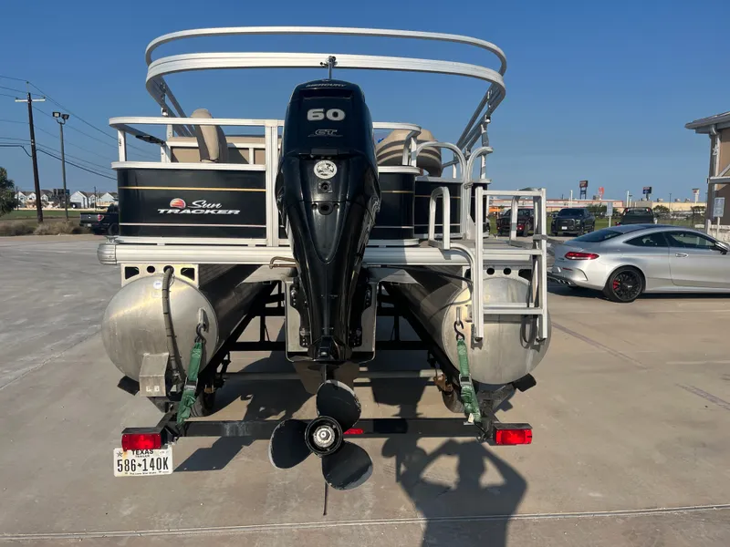 Slide: The Image of Sun Tracker Bass Buggy 18 DLX 2020 - 9