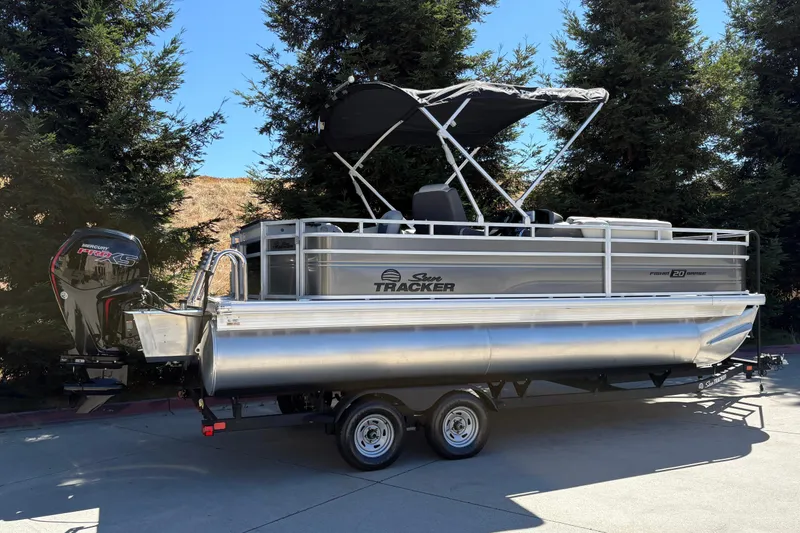 Slide: The Image of 2026 Sun Tracker Fishin' Barge 20 DLX pontoon boat with Mercury Pro XS engine. - 2