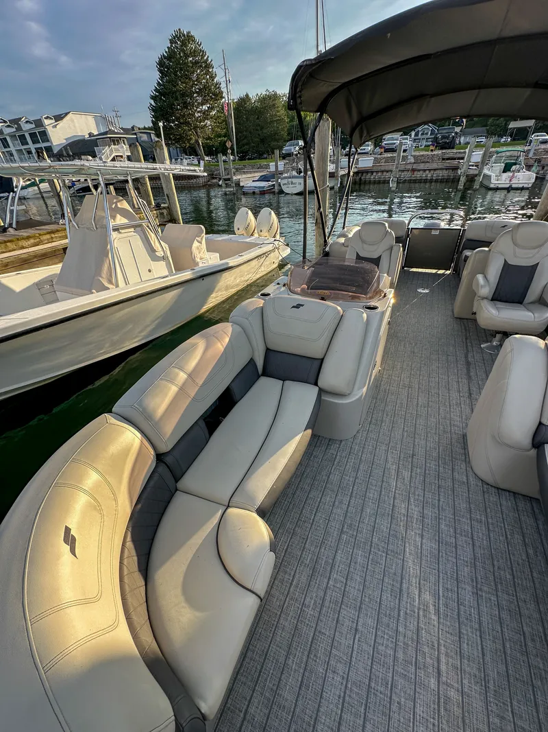 Slide: The Image of Interior of a 2021 Starcraft 25 SLS boat at the marina. - 17