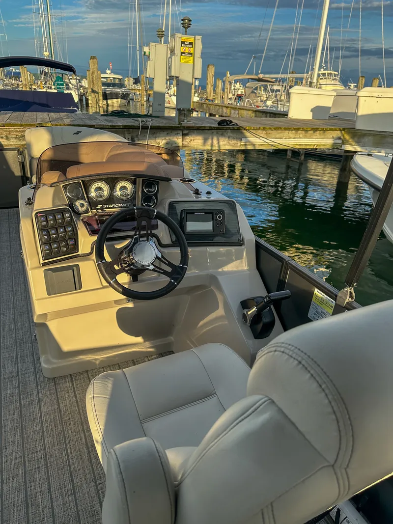 Slide: The Image of Helm of a 2021 Starcraft 25 SLS boat docked at marina. - 20