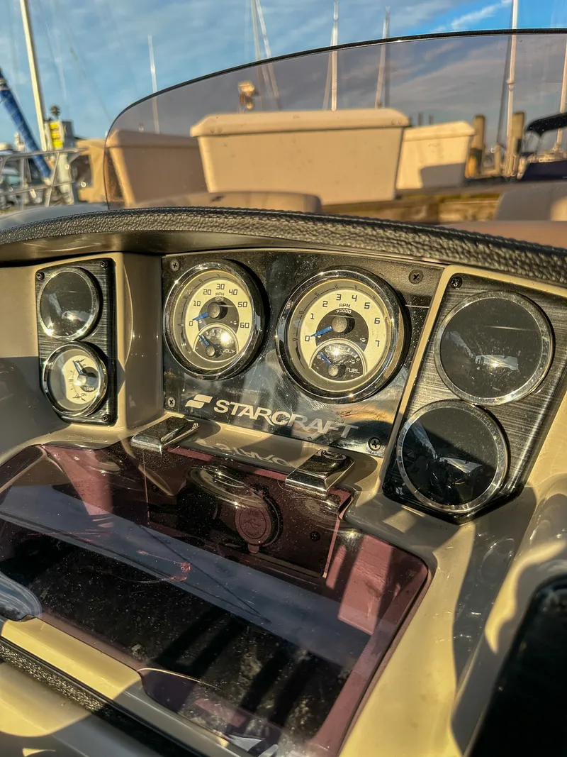 Slide: The Image of Dashboard of a 2021 Starcraft 25 SLS boat in sunlight. - 22