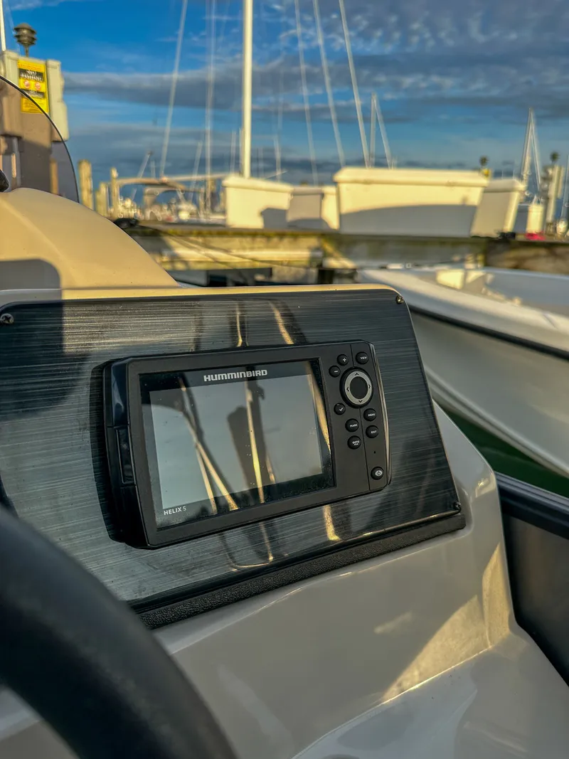 Slide: The Image of 2021 Starcraft 25 SLS boat with Humminbird navigation system. - 23