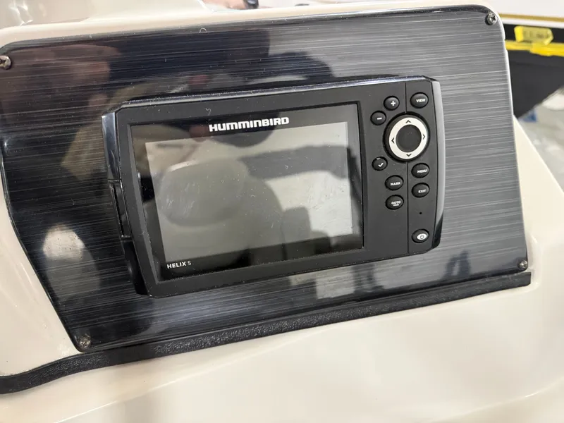 Slide: The Image of Humminbird Helix 5 on Starcraft 25 SLS 2021 boat. - 38