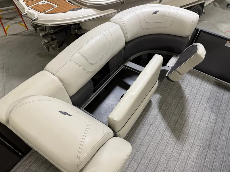 Slide: The Image of Interior of a 2021 Starcraft 25 SLS boat with beige seating. - 41