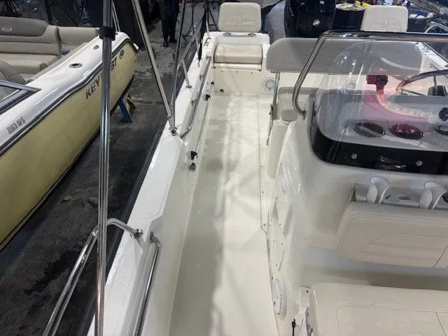 Slide: The Image of Interior view of the 2025 Boston Whaler 190 Montauk boat. - 10