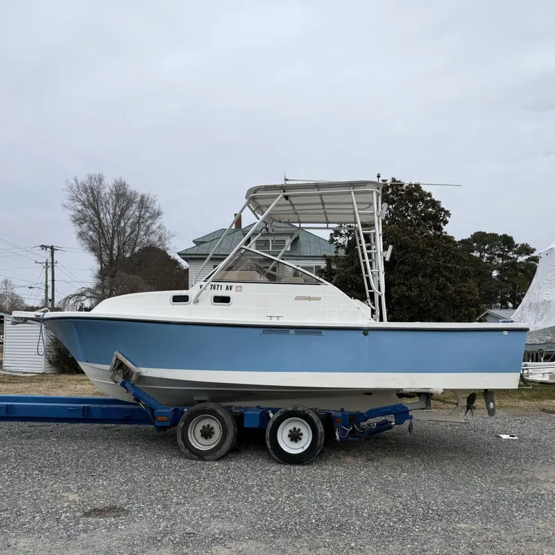 The Image of Shamrock 260 Express Port side - 0