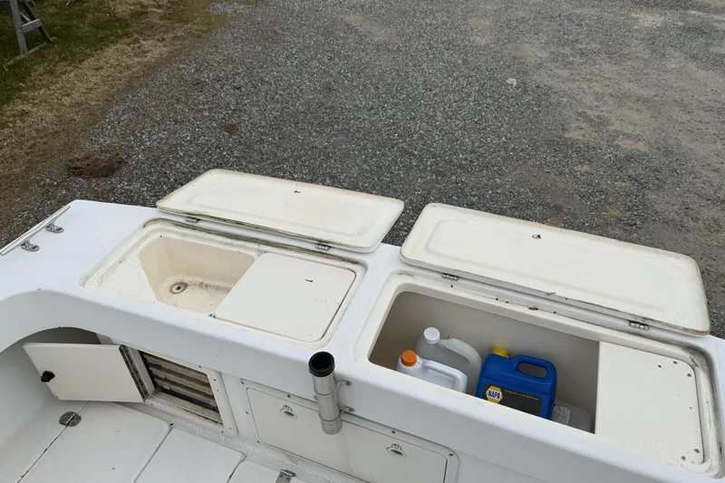 Slide: The Image of Shamrock 260 Express Transom sink and Livewell - 17