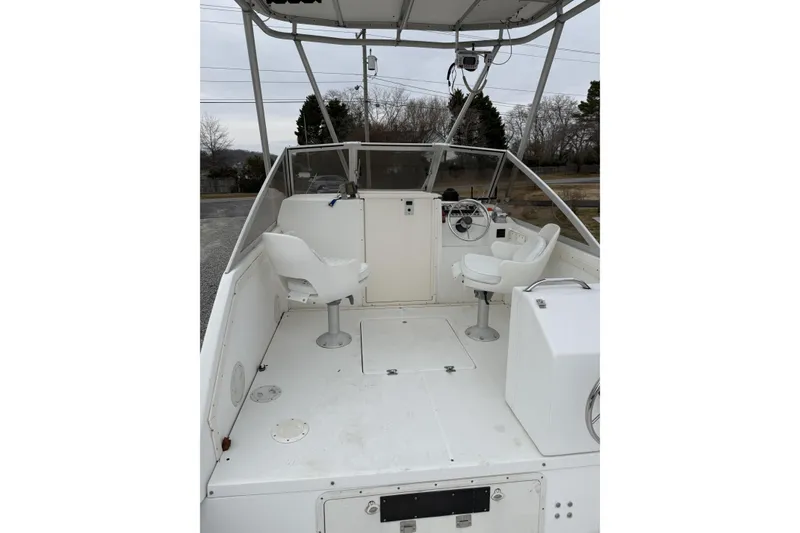 Slide: The Image of Shamrock 260 Express Helm Area - 5