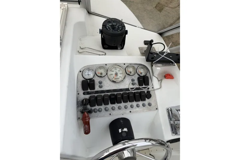 Slide: The Image of Shamrock 260 Express Helm - 7