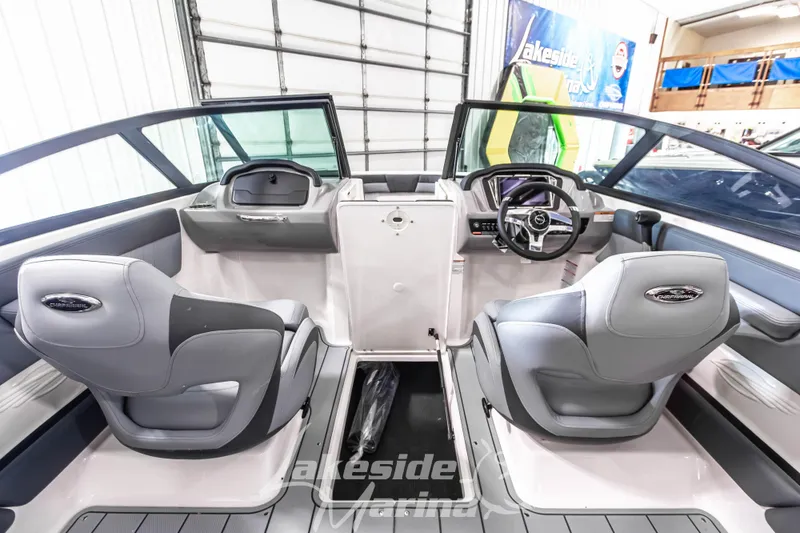 Slide: The Image of Interior of 2026 Chaparral 21 SSi boat with modern dashboard and seating. - 19