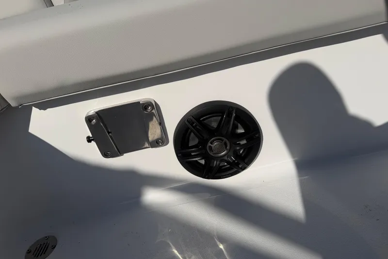 Slide: The Image of 2026 Hurricane FunDeck 198 RE OB speedometer, displaying speed in MPH and km/h. - 11