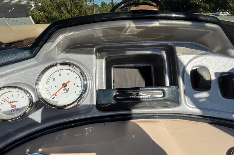 Slide: The Image of 2019 Sun Tracker Party Barge 20 DLX dashboard with RPM gauge and controls. - 25