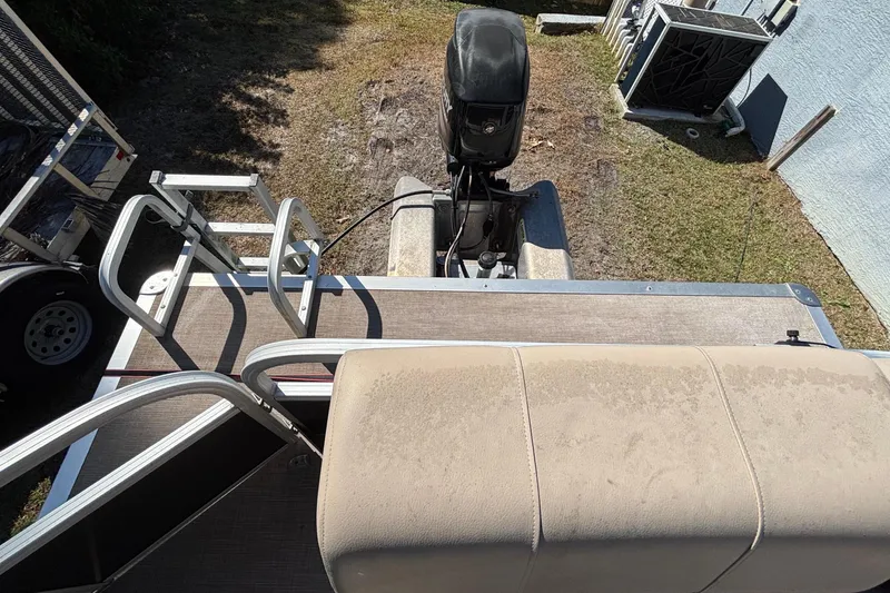 Slide: The Image of 2019 Sun Tracker Party Barge 20 DLX pontoon boat with motor and ladder. - 71
