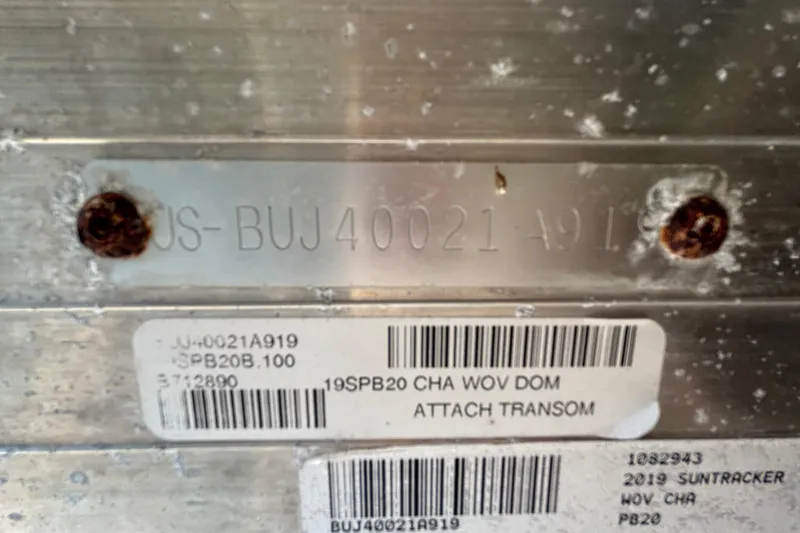 Slide: The Image of Label on a 2019 Sun Tracker Party Barge 20 DLX trailer, showing specifications and VIN. - 80